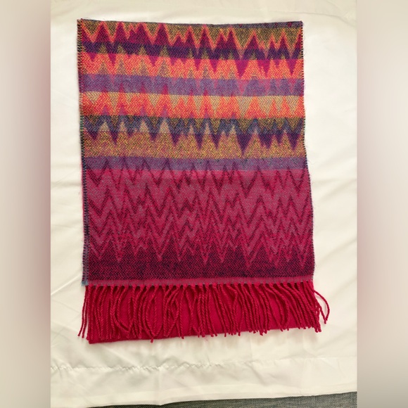 Colorful Zigzag Patterned Scarf - Picture 2 of 9